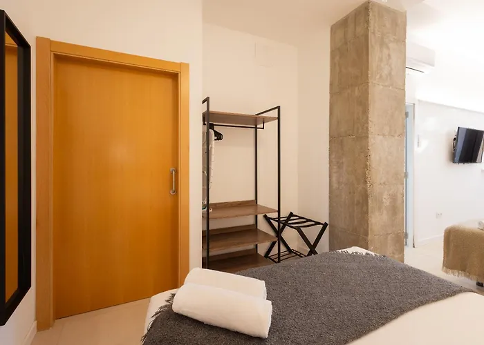 Florit Flats - The Pitiusas Daire
